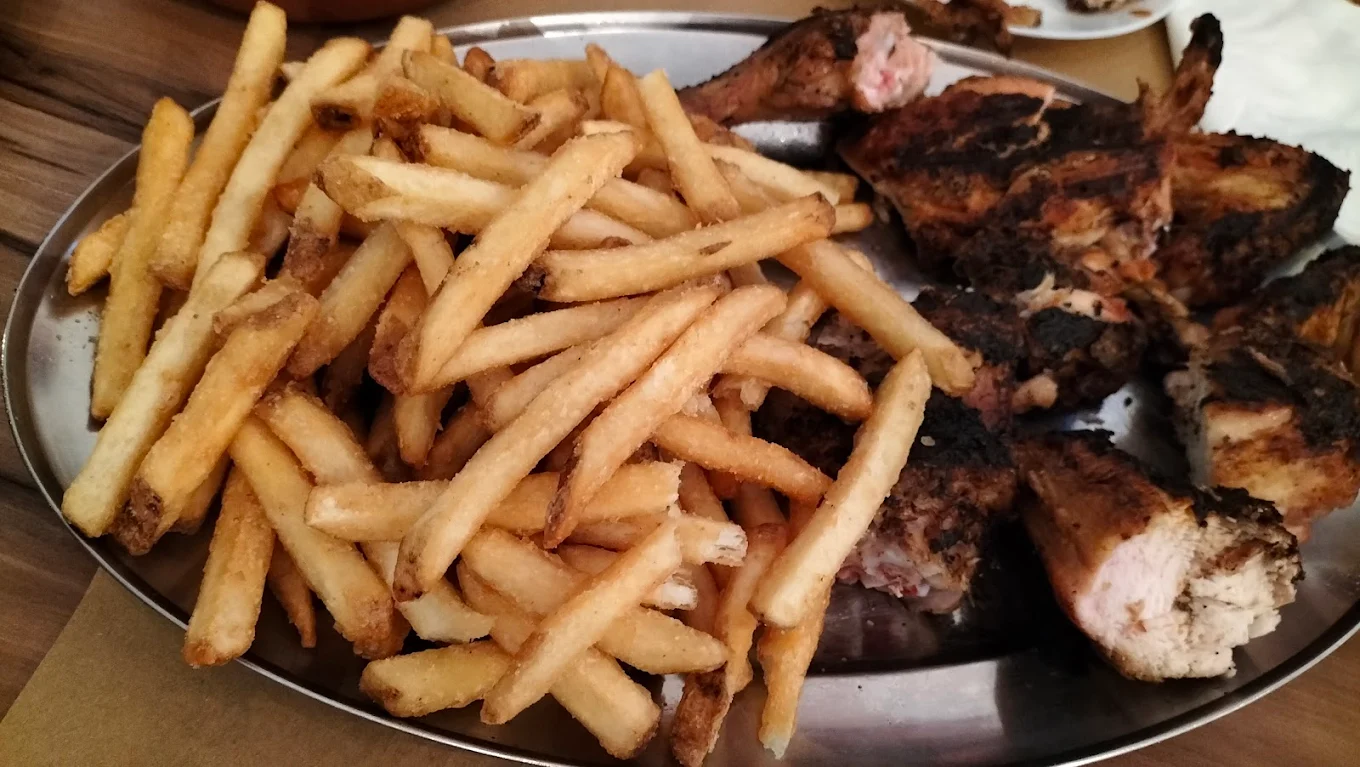 Pollo al carbón a la parrilla